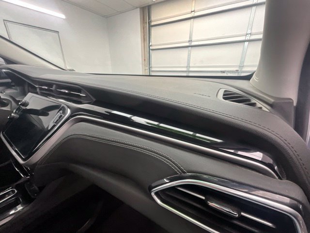 Used 2022 Chevrolet Bolt EUV LT w/ Comfort Package FWD image 8