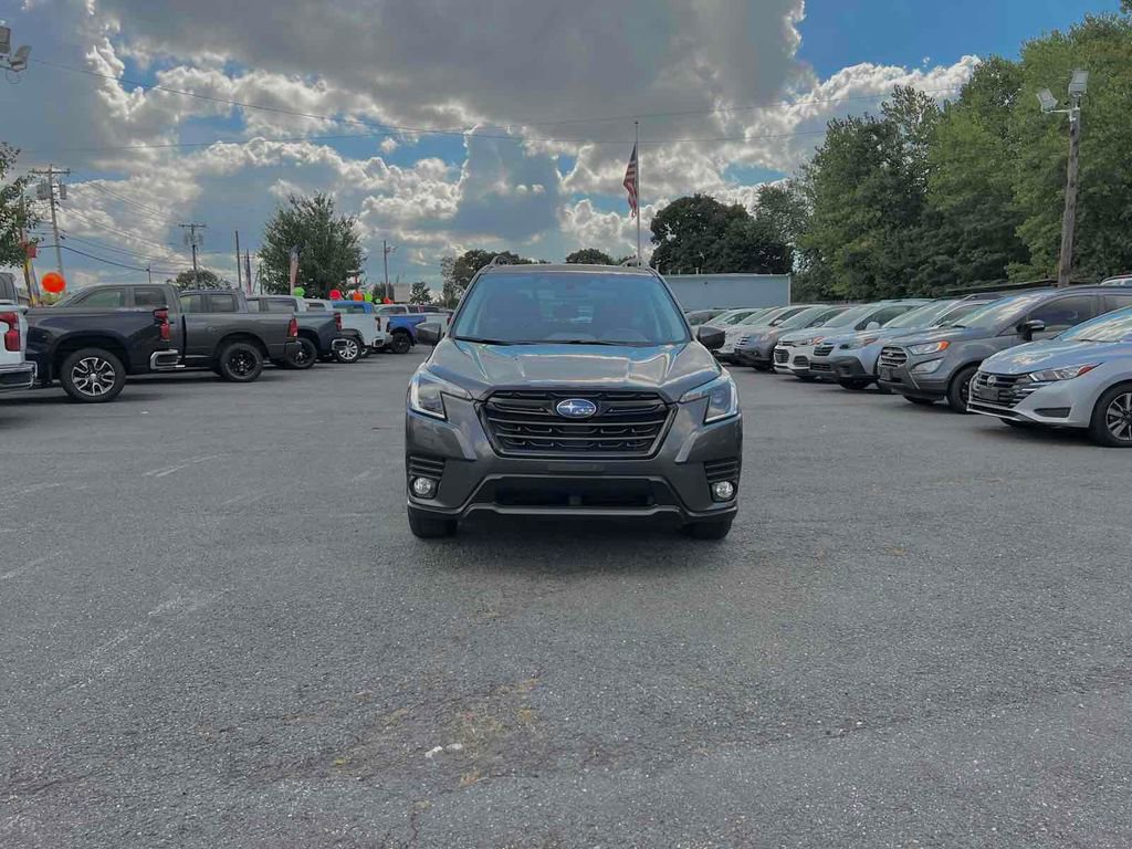 Used 2023 Subaru Forester Premium image 3