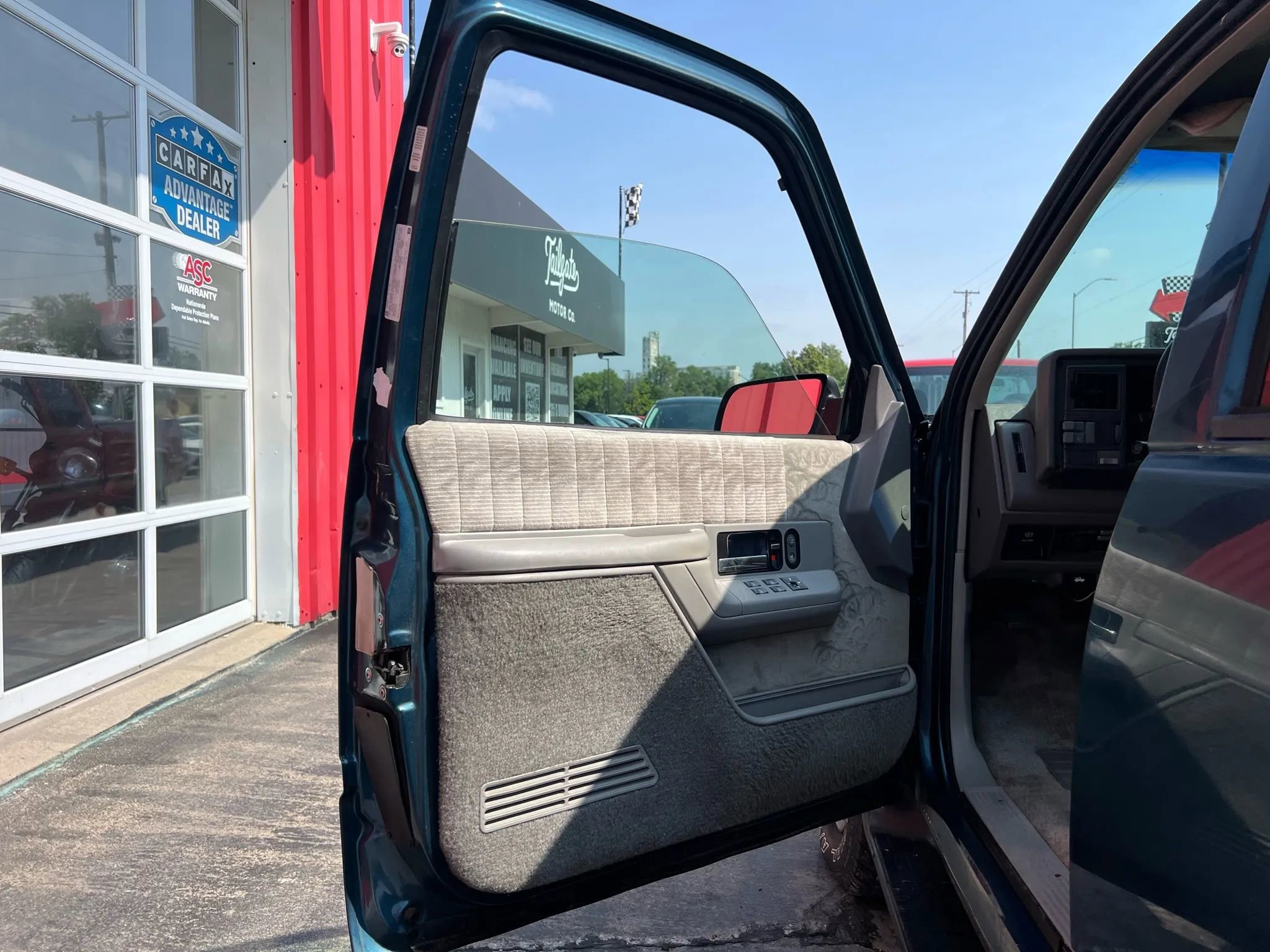 Used 1994 GMC Suburban 2500 image 9