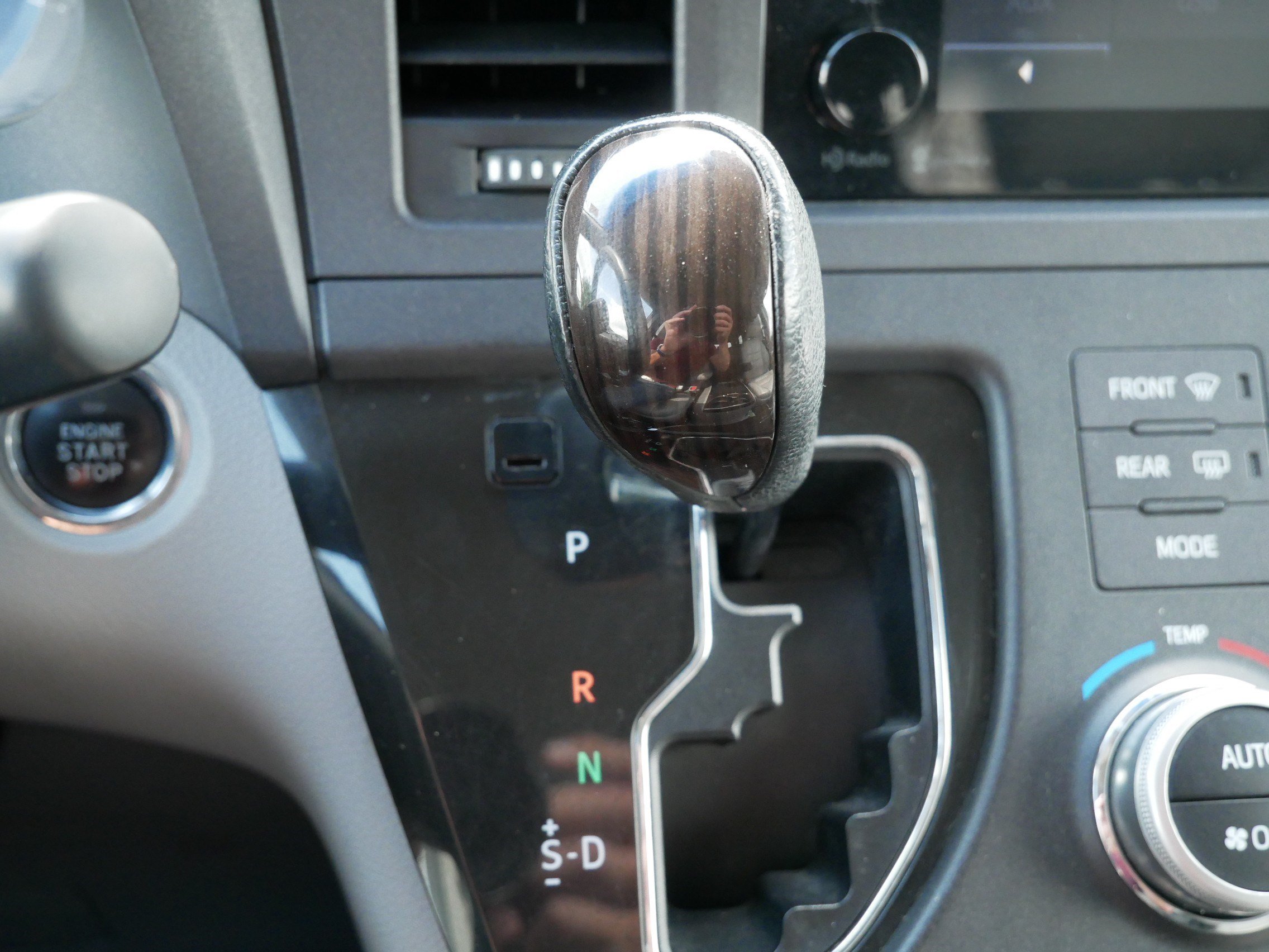 Used 2015 Toyota Sienna XLE w/ XLE Navigation Package FWD image 24