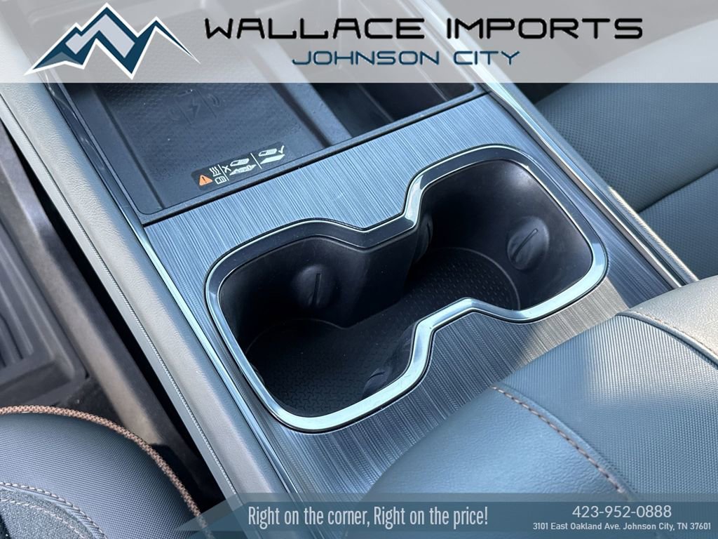 Used 2024 GMC Acadia AT4 w/ Super Cruise Package image 18