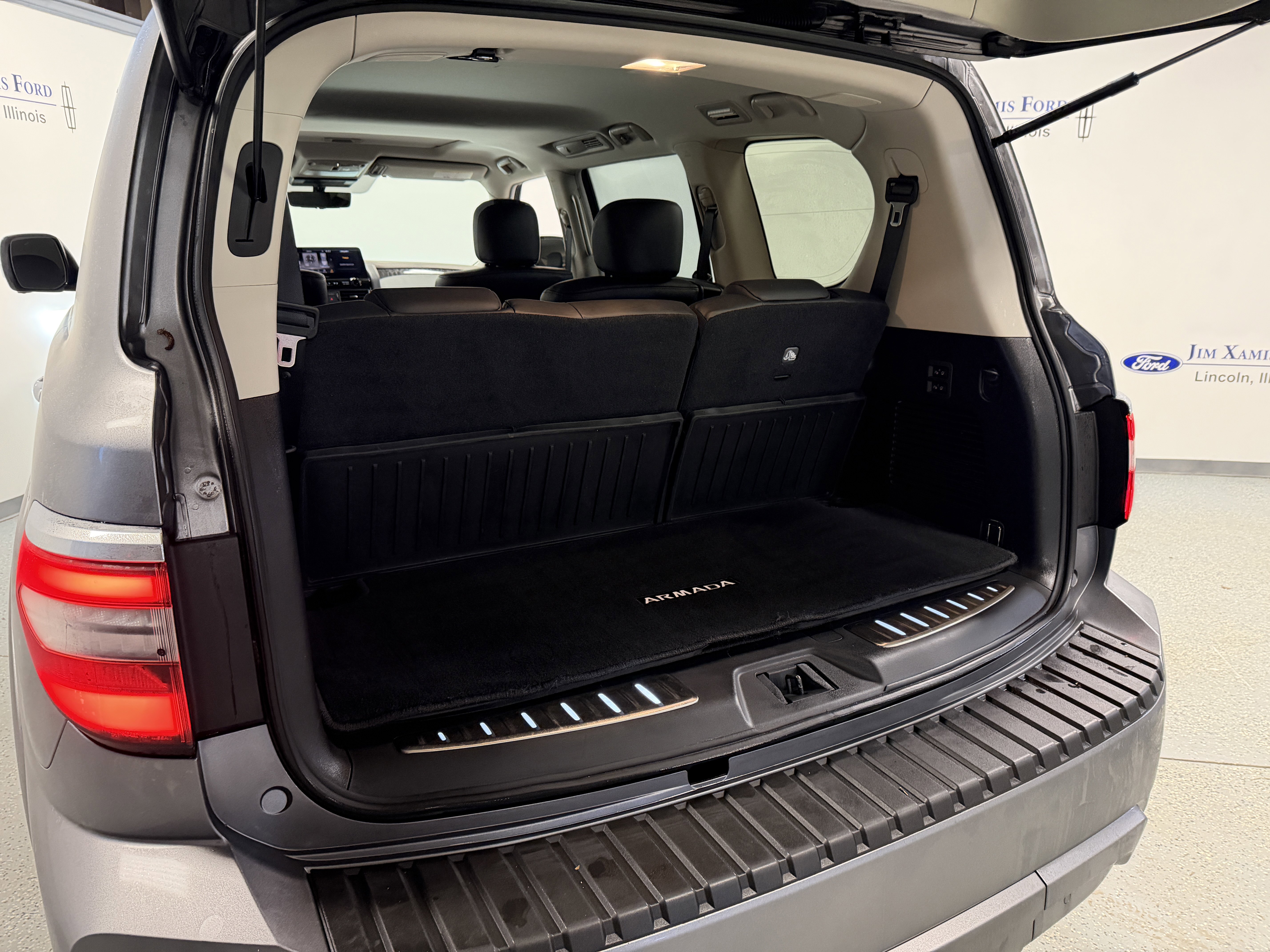 Used 2024 Nissan Armada Platinum w/ Captain's Chairs Package image 30