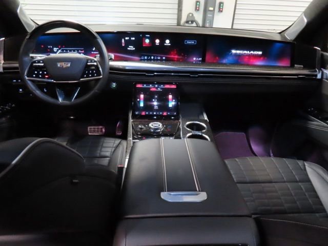 Used 2025 Cadillac Escalade ESV V w/ LPO, ONYX Package image 28