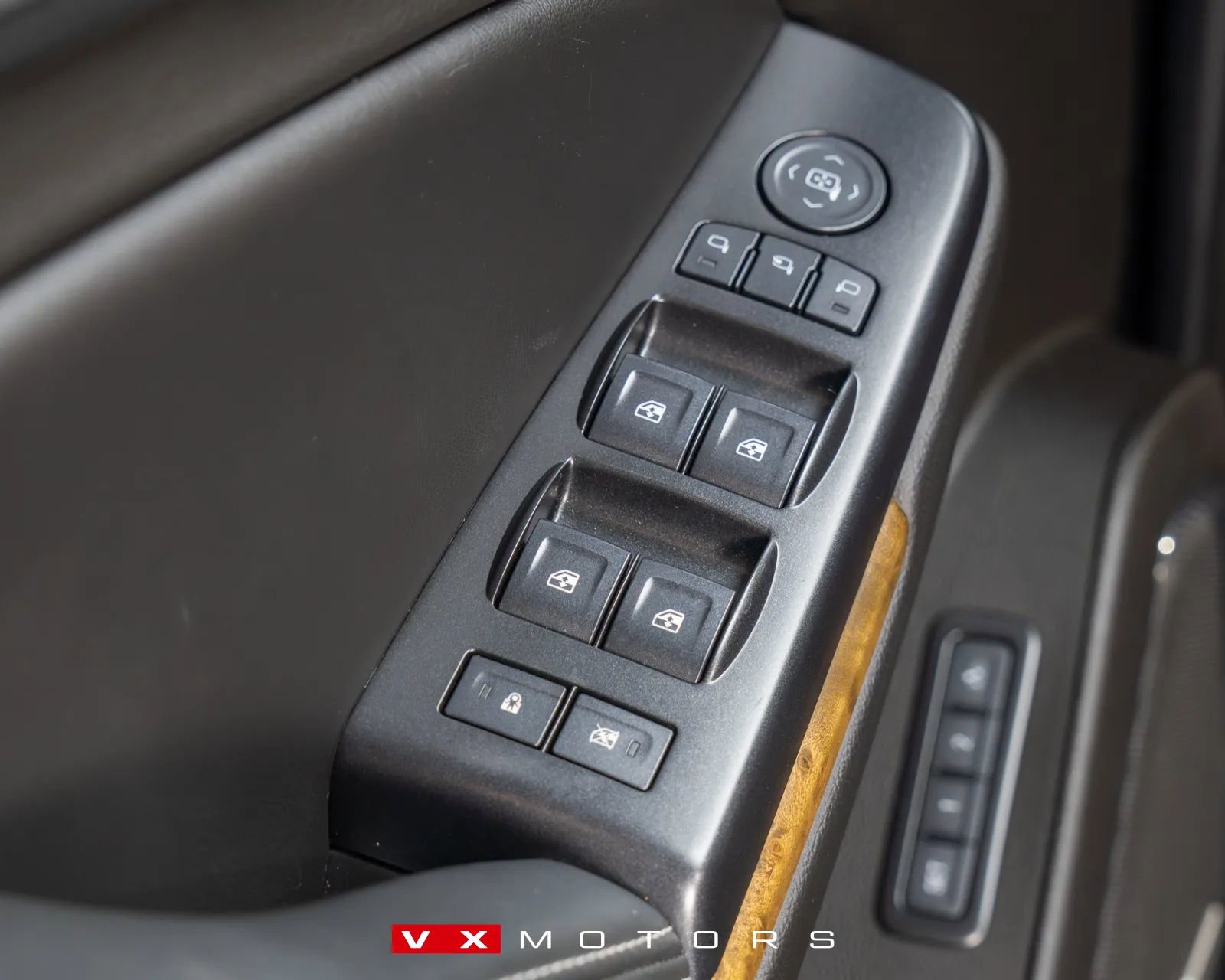 Used 2017 GMC Yukon XL Denali w/ Open Road Package image 11