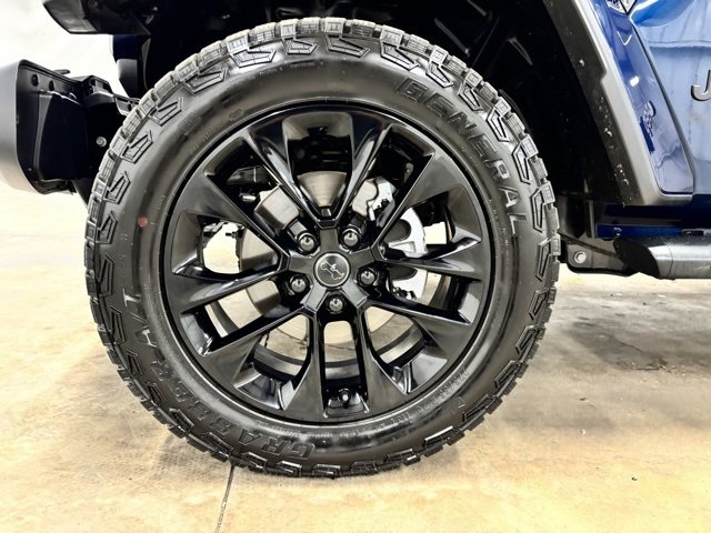 Used 2025 Jeep Gladiator Sport image 9