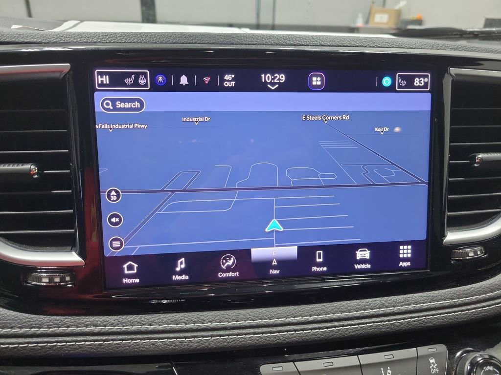 Used 2025 Chrysler Pacifica Limited image 7