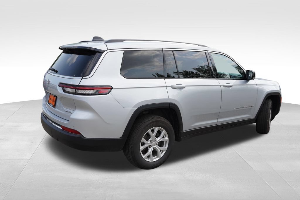 Used 2023 Jeep Grand Cherokee L Limited w/ Luxury Tech Group II AWD/4WD image 3