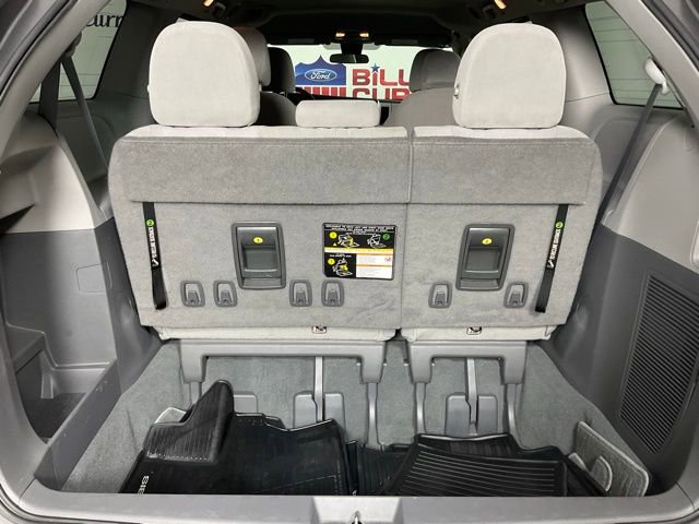 Used 2020 Toyota Sienna L image 11