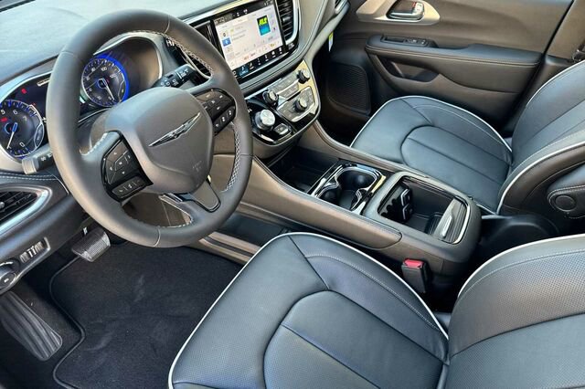 New 2026 Chrysler Pacifica Limited w/ S Appearance Package image 7