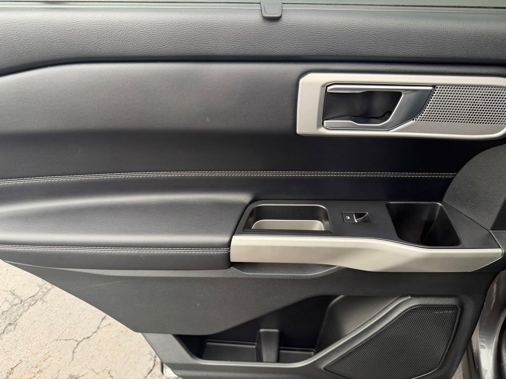 Used 2022 Ford Explorer Limited w/ Equipment Group 301A image 31