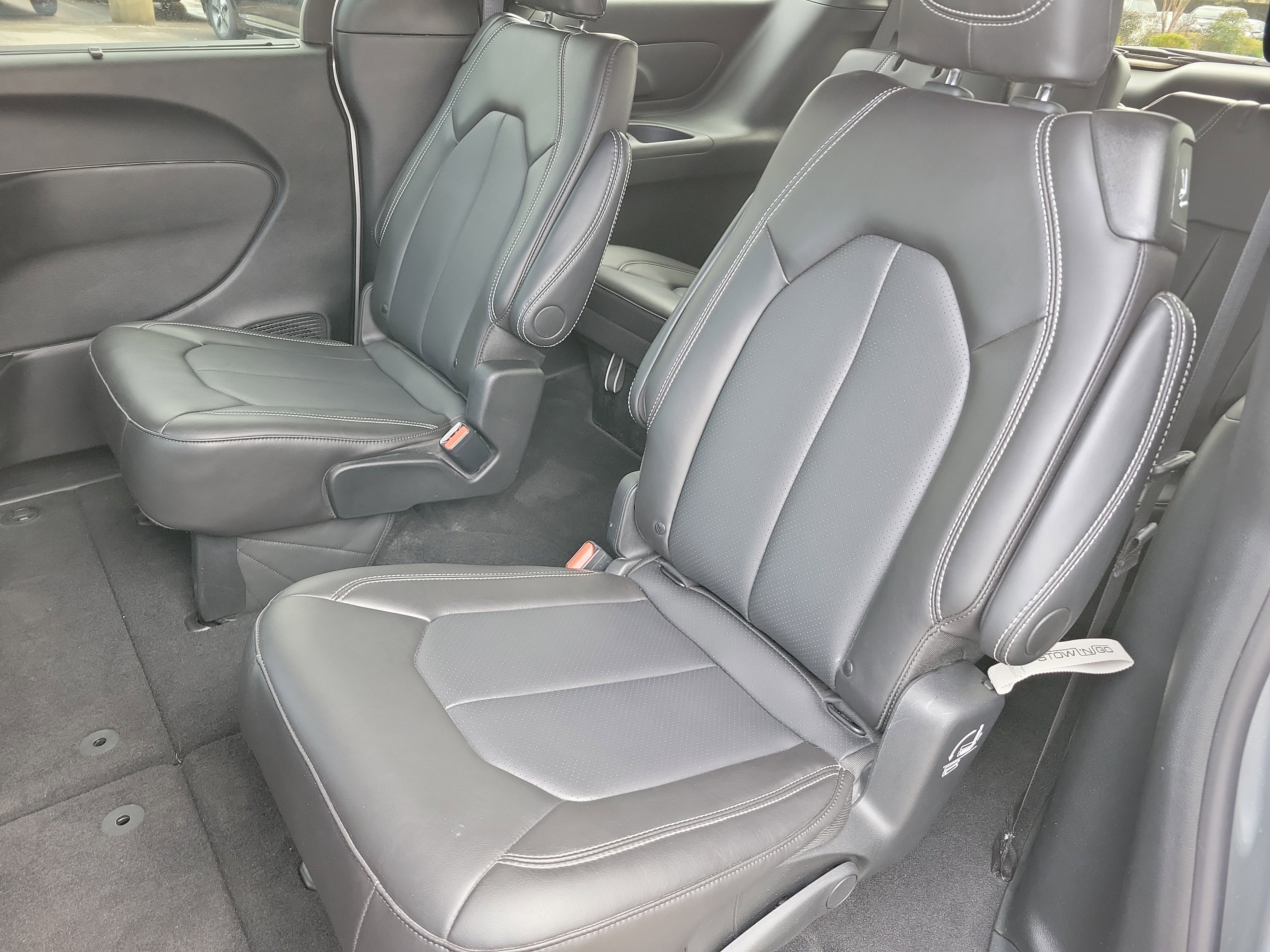 Used 2026 Chrysler Pacifica Select image 7