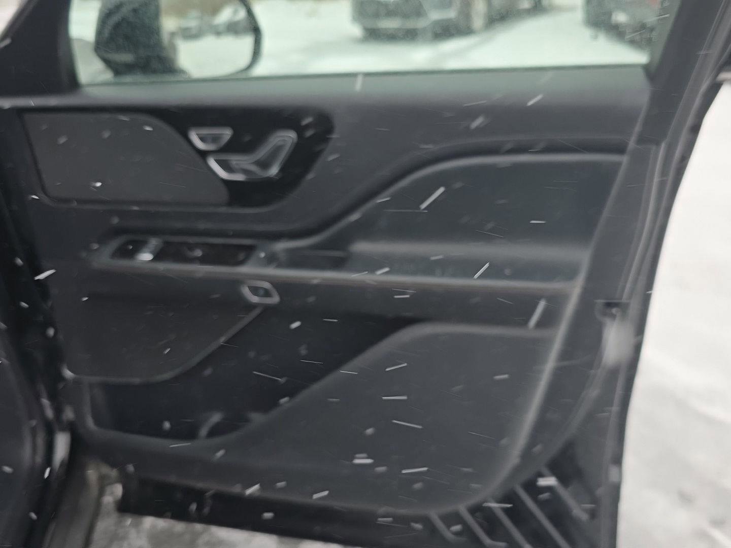 Used 2025 Lincoln Aviator AWD image 32