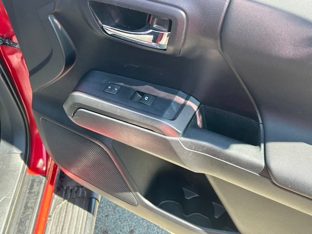 Used 2019 Toyota Tacoma TRD Sport AWD/4WD image 32