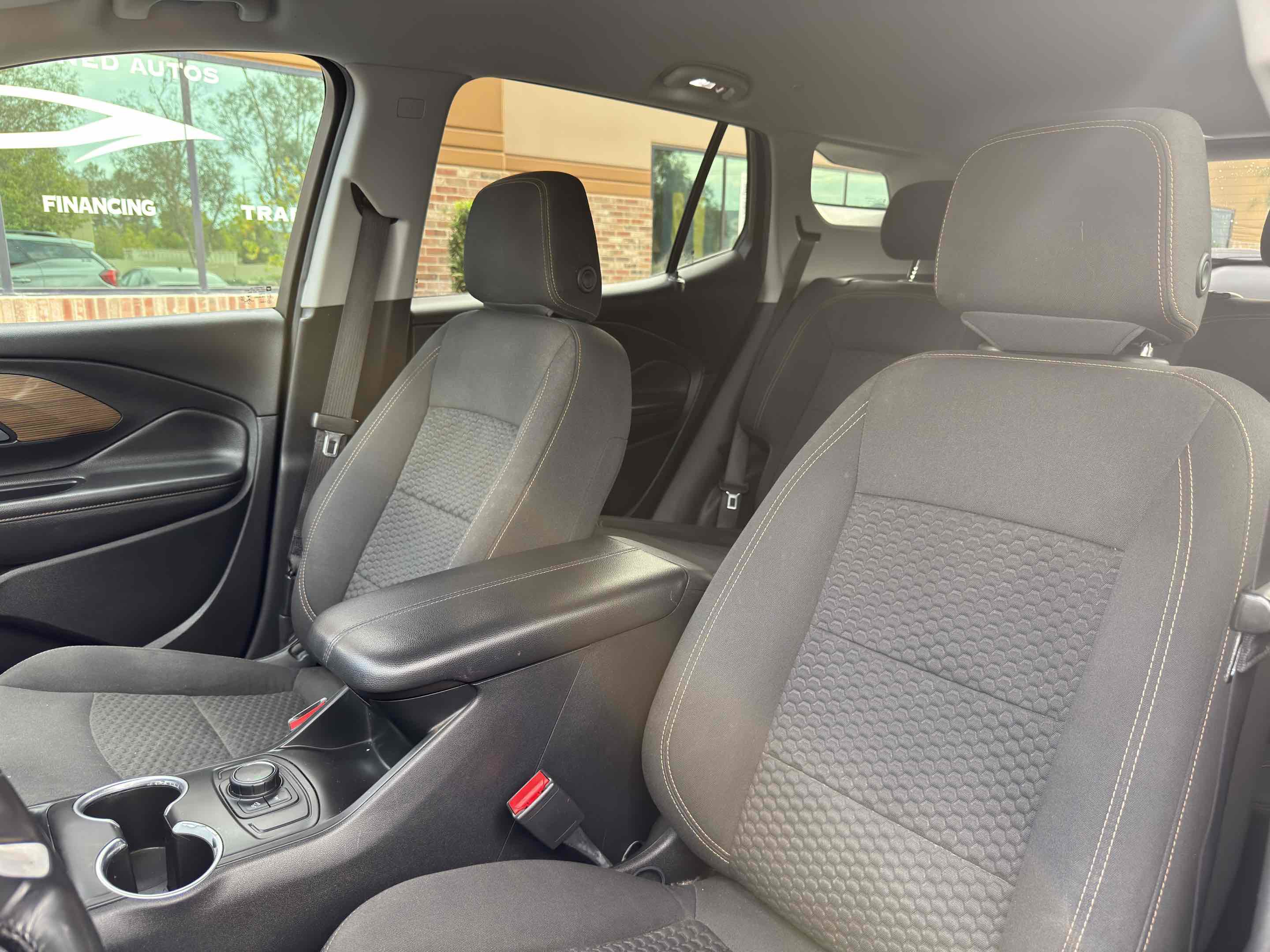 Used 2020 GMC Terrain SLE w/ Elevation Edition image 32