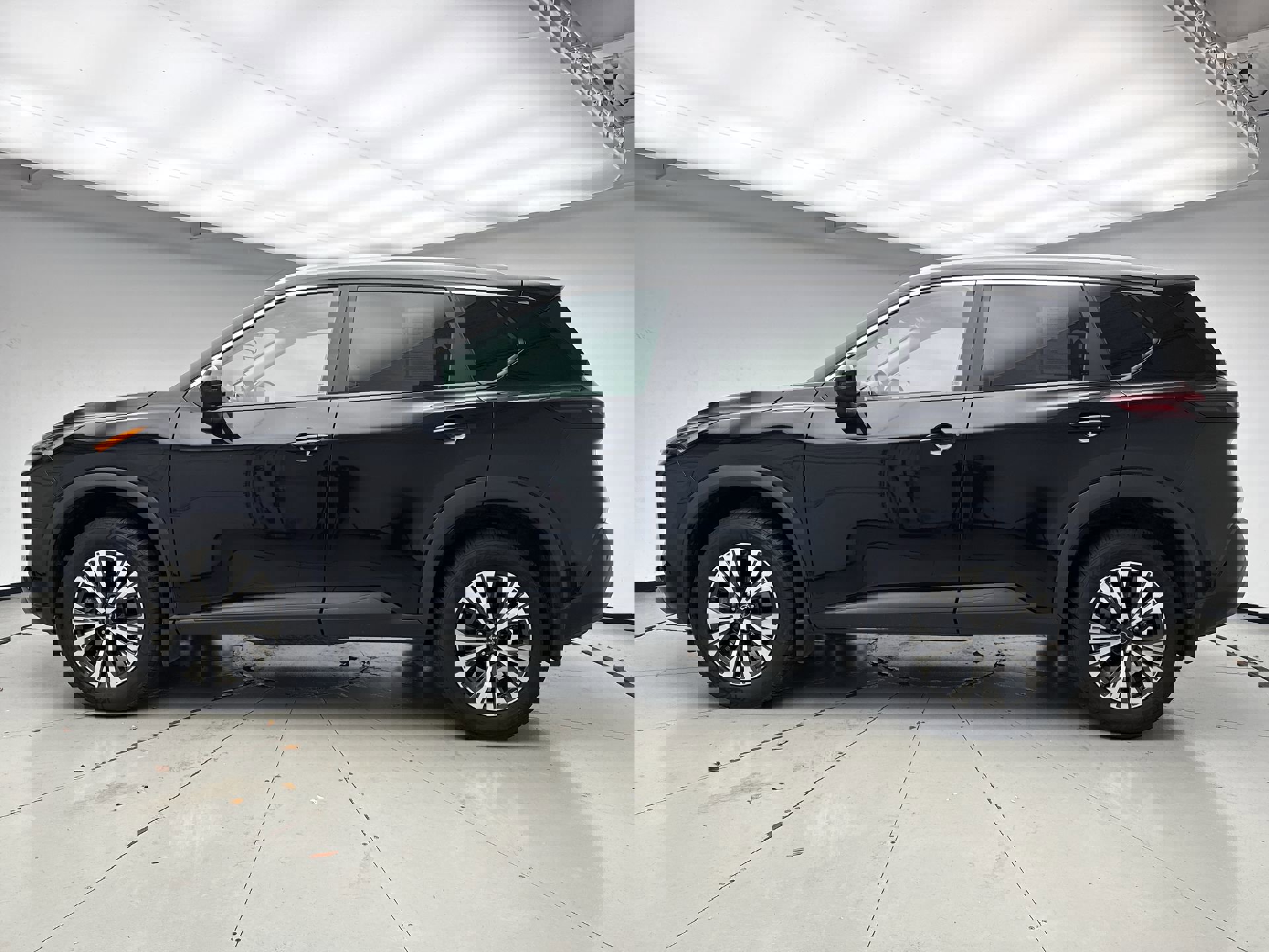 Used 2023 Nissan Rogue SV w/ SV Premium Package image 2