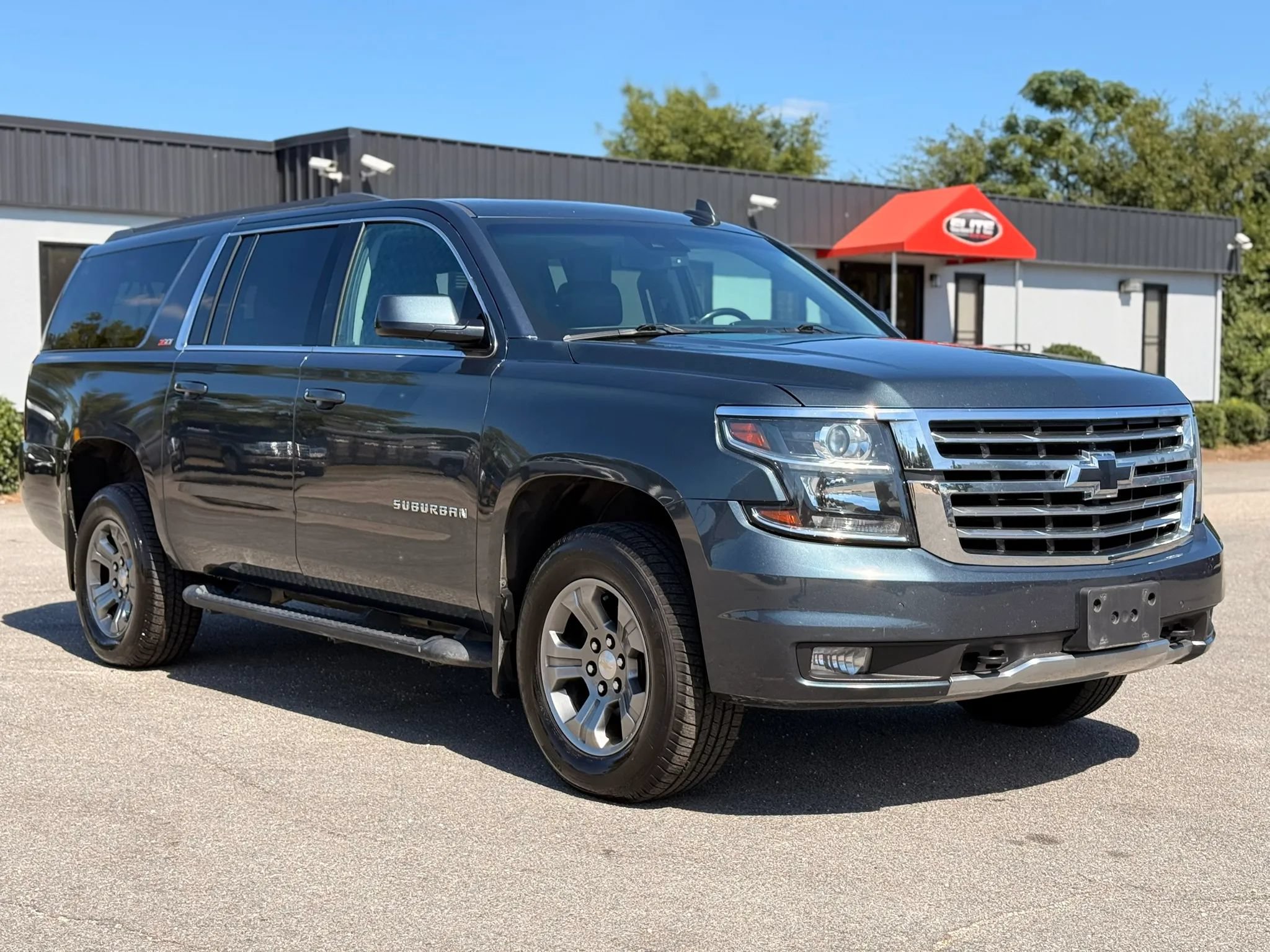 Used 2020 Chevrolet Suburban LT AWD/4WD image 3