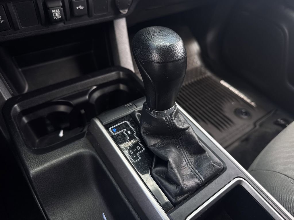 Used 2020 Toyota Tacoma SR5 AWD/4WD image 21