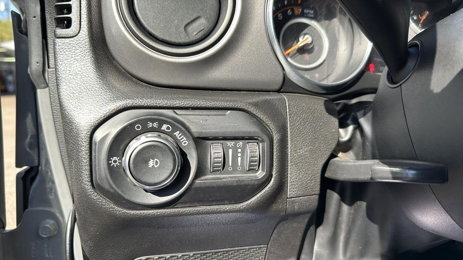 Used 2022 Jeep Wrangler Unlimited Sport image 18