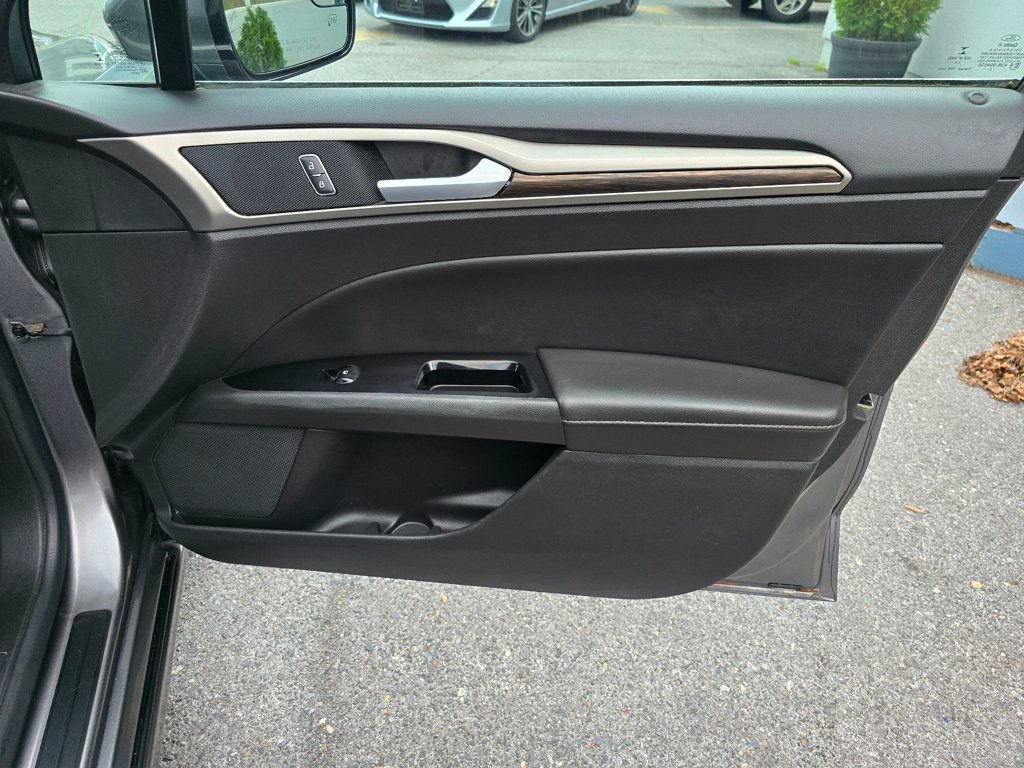 Used 2014 Ford Fusion SE w/ Equipment Group 202A FWD image 11