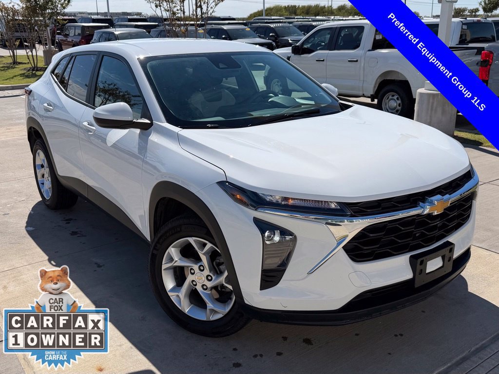 Used 2024 Chevrolet Trax LS w/ LS Convenience Package FWD image 4