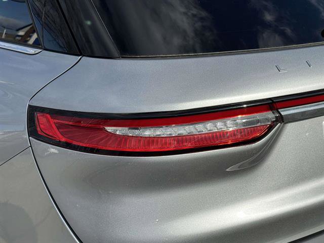 Used 2021 Lincoln Corsair AWD w/ Premium Package image 9