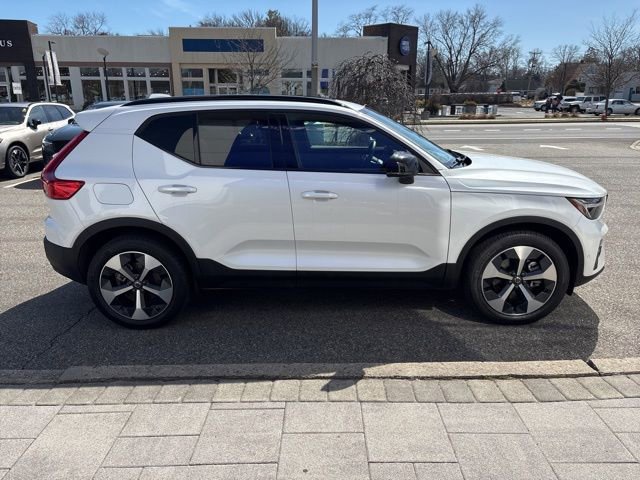Used 2025 Volvo XC40 B5 Plus AWD/4WD image 6