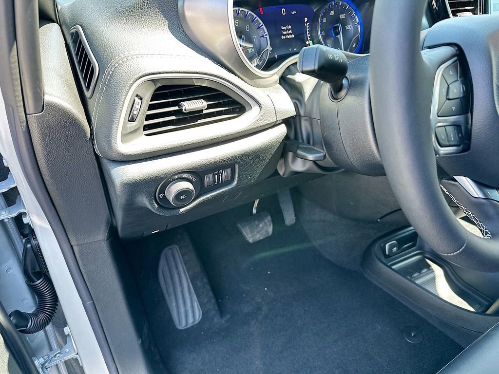 New 2026 Chrysler Pacifica Select FWD image 10