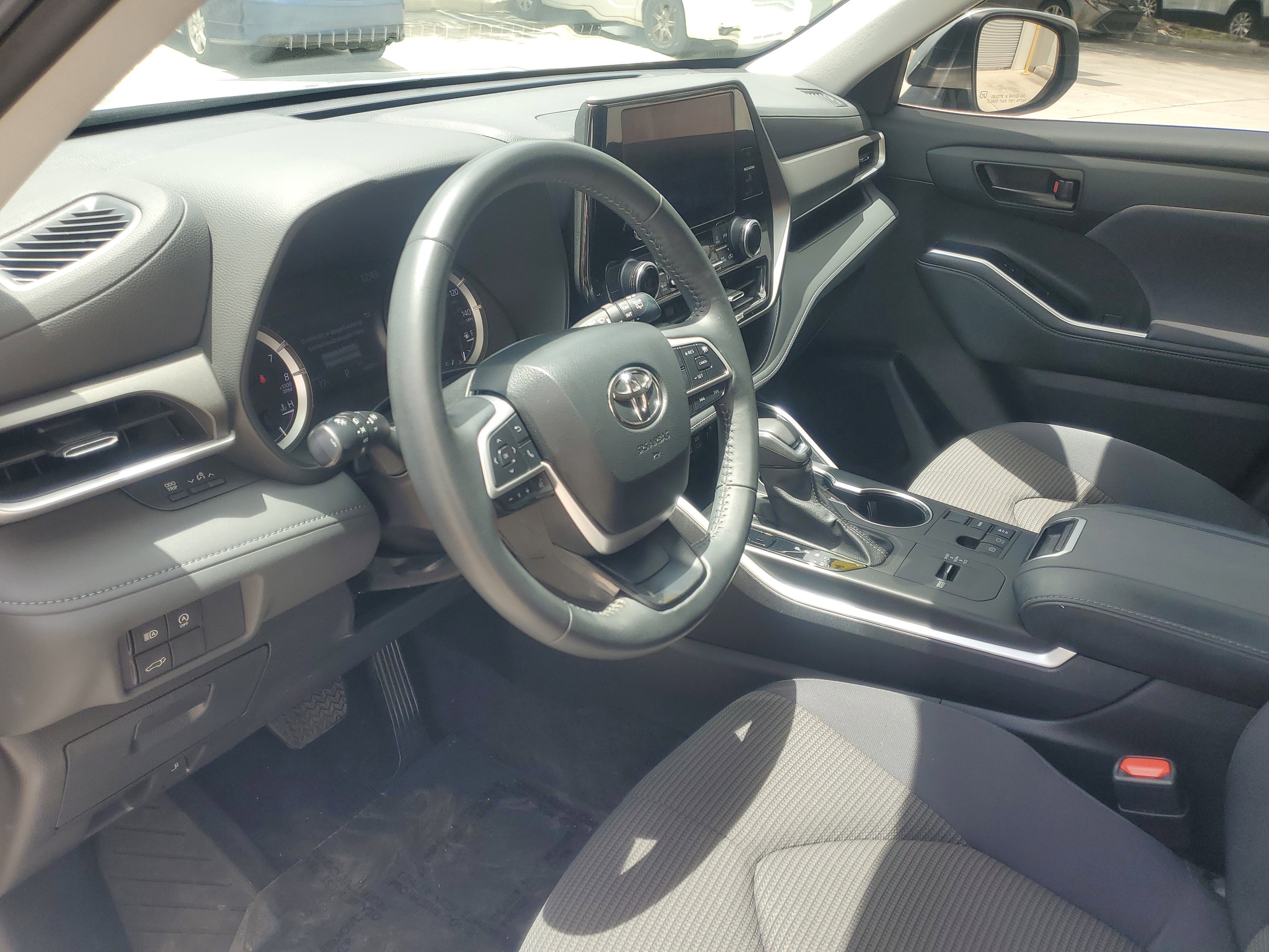 Certified 2024 Toyota Highlander LE FWD image 18