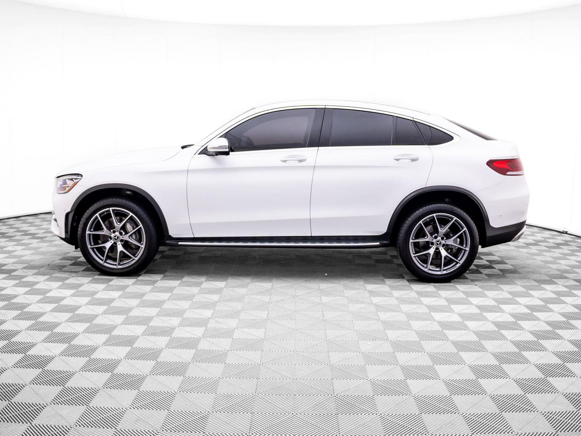 Used 2022 Mercedes-Benz GLC 300 4MATIC Coupe image 2