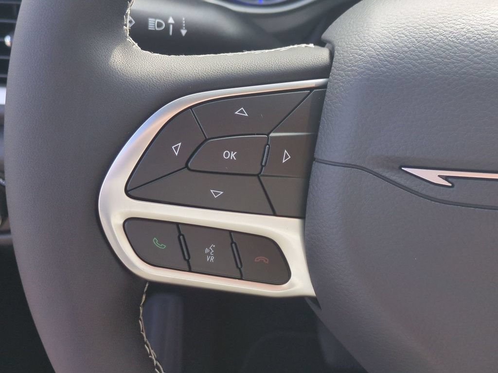 New 2027 Chrysler Pacifica Select FWD image 16
