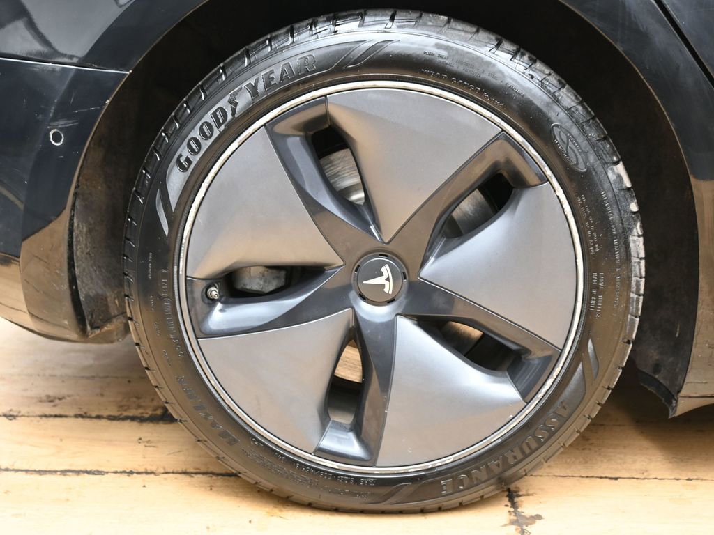 Used 2018 Tesla Model 3 Long Range image 12