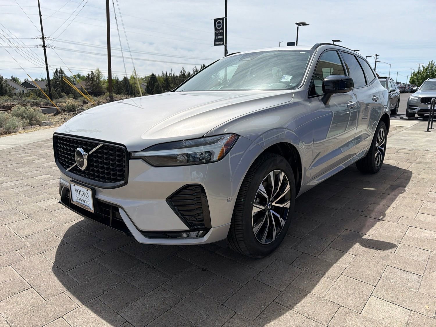 Used 2025 Volvo XC60 B5 Plus AWD/4WD image 3
