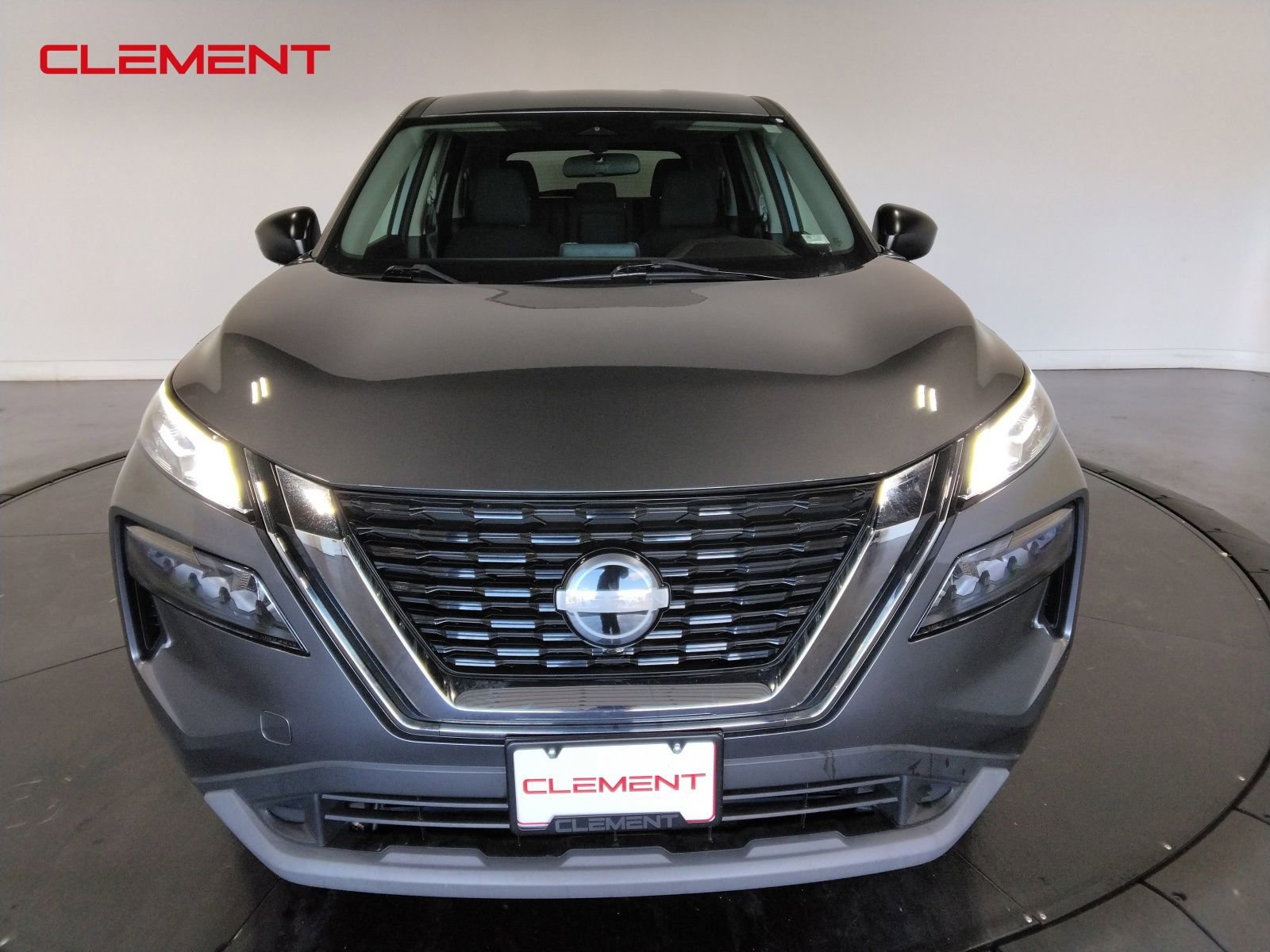 Used 2023 Nissan Rogue S image 2