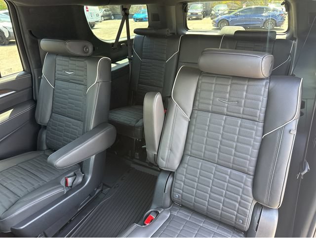 New 2026 Cadillac Escalade ESV Platinum Sport w/ LPO, ONYX Package AWD/4WD image 14