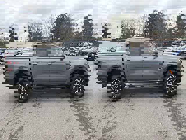 Used 2025 Ford Ranger Lariat w/ FX4 Off-Road Package image 3