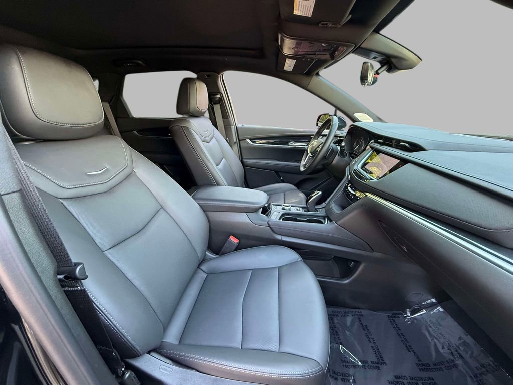 Used 2025 Cadillac XT5 Premium Luxury w/ Technology Package AWD/4WD image 14