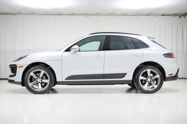Used 2023 Porsche Macan image 3