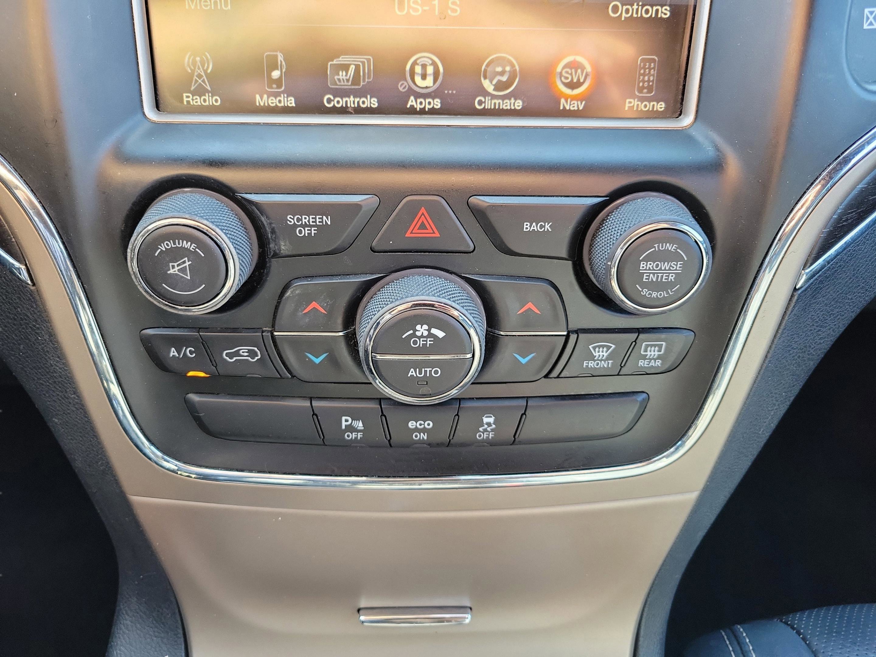 Used 2015 Jeep Grand Cherokee Limited w/ Luxury Group II image 28