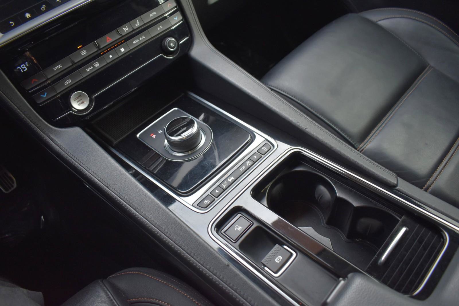 Used 2019 Jaguar F-PACE Prestige image 23