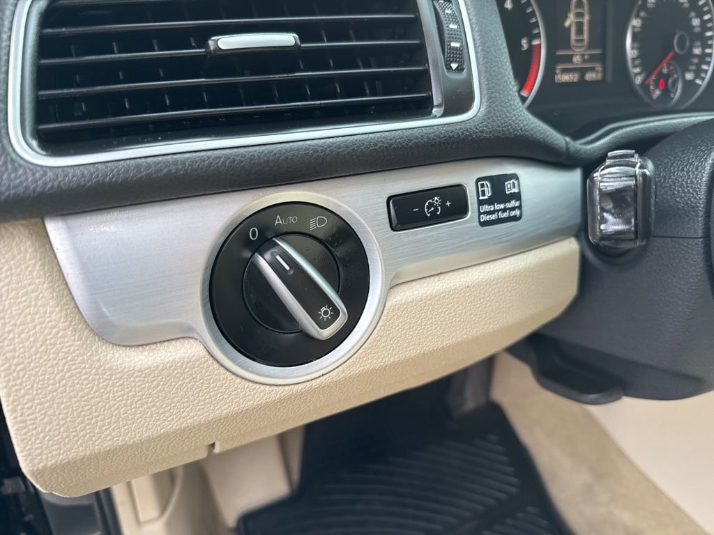 Used 2013 Volkswagen Passat TDI SE image 17