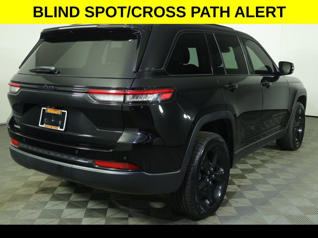 Used 2023 Jeep Grand Cherokee Altitude image 13