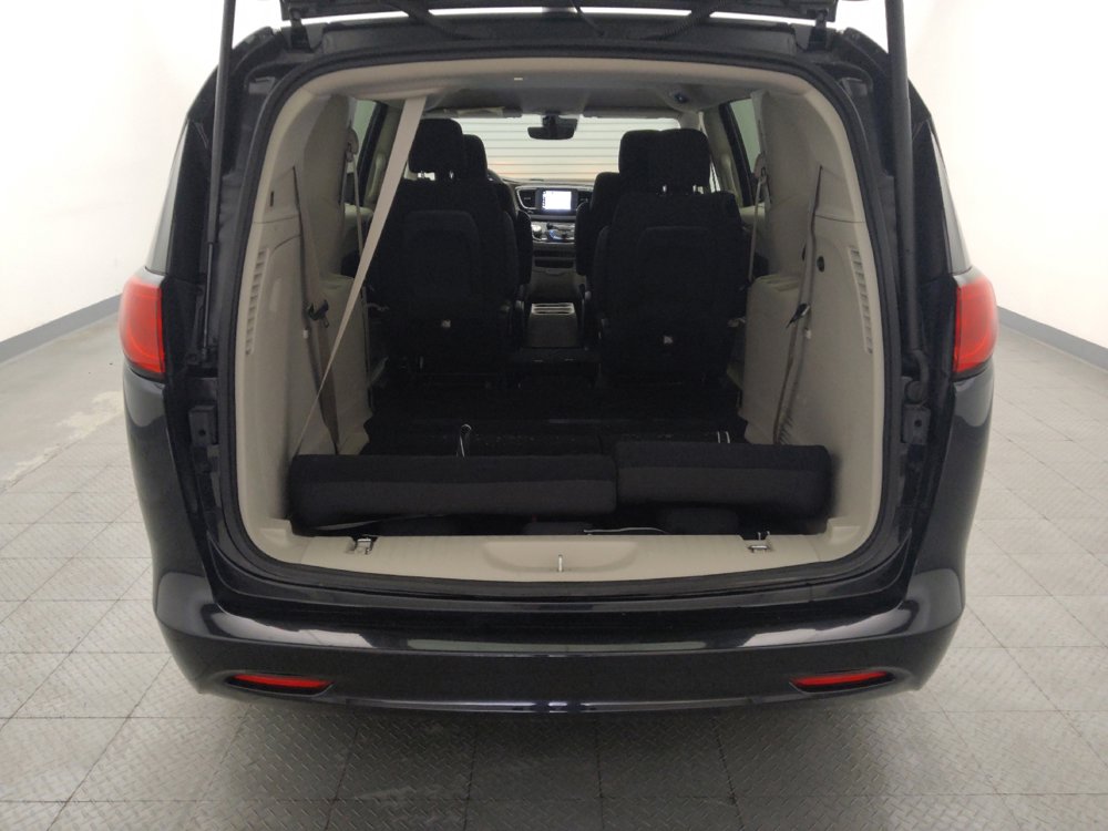 Used 2022 Chrysler Voyager LX FWD image 29