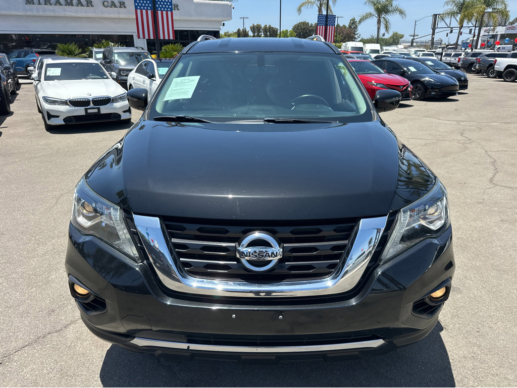 Used 2020 Nissan Pathfinder SV image 2