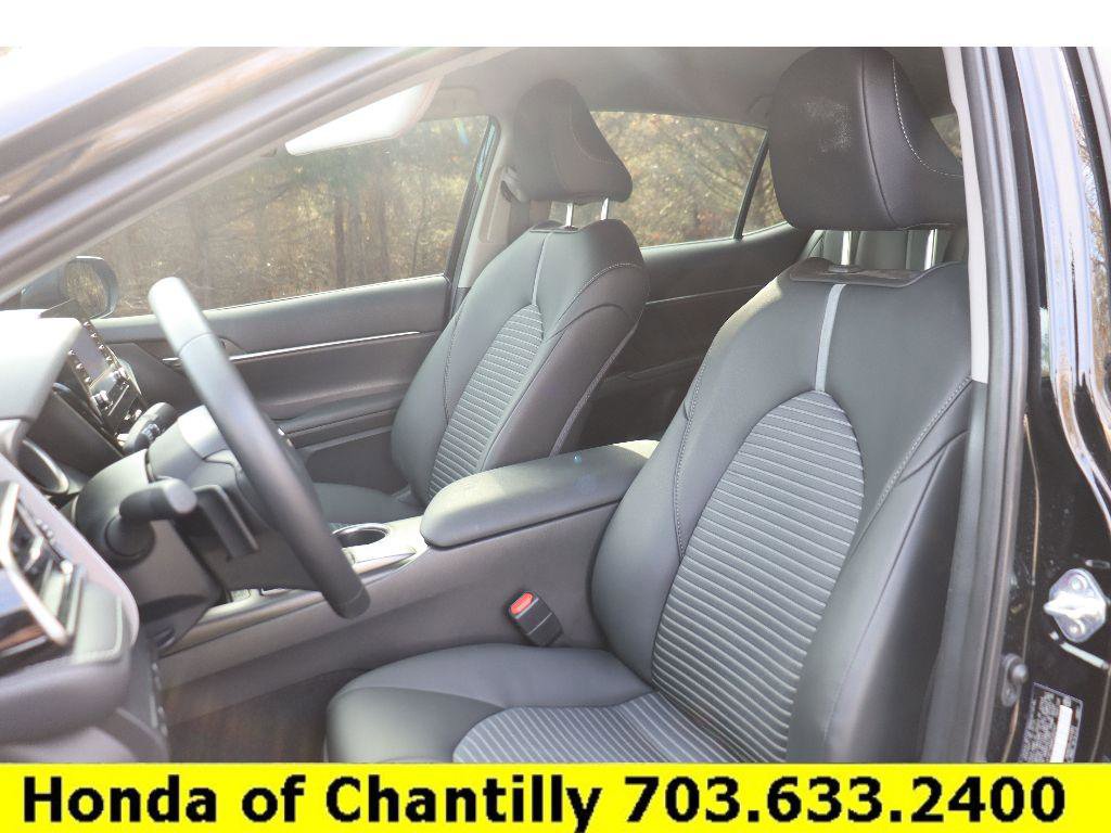 Used 2024 Toyota Camry SE image 19