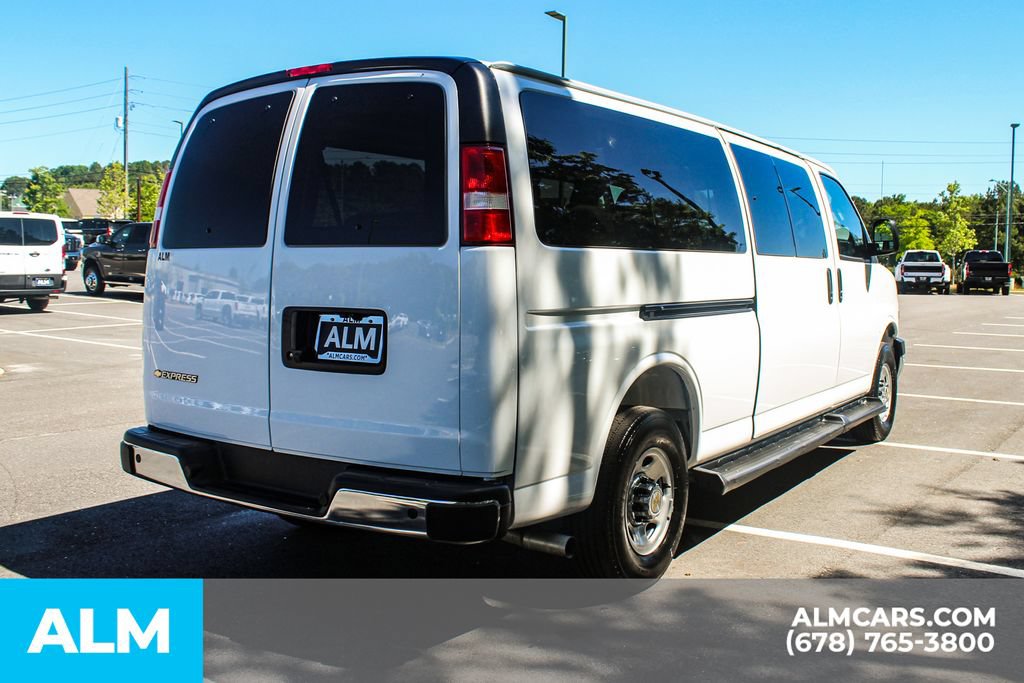 Used 2025 Chevrolet Express 3500 LT w/ LT Preferred Equipment Group RWD image 5