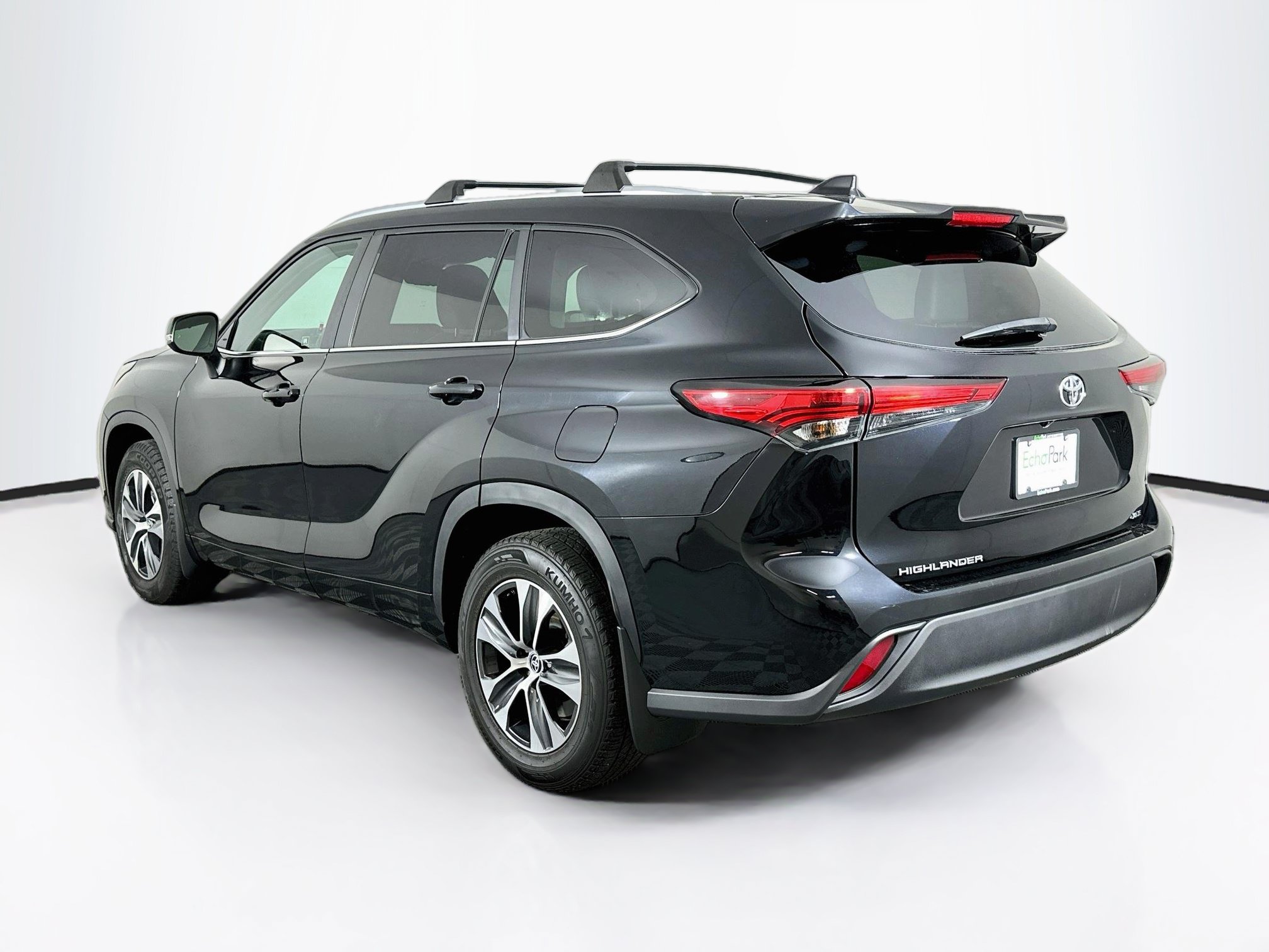 Used 2023 Toyota Highlander XLE FWD image 5