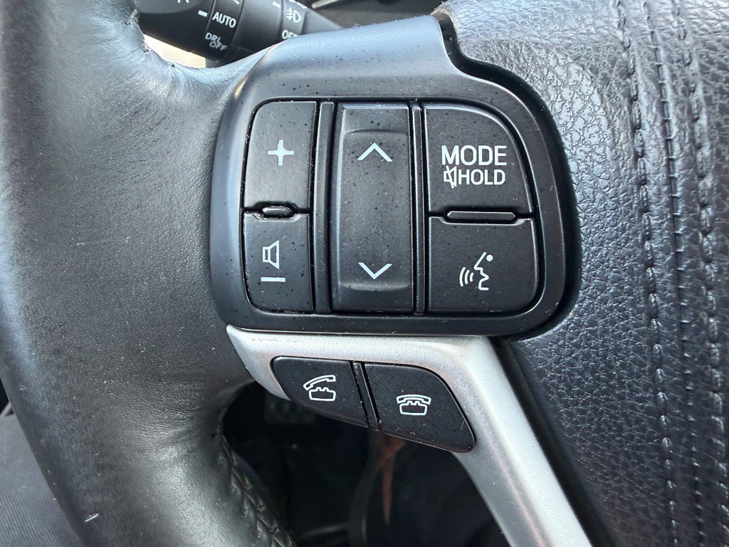 Used 2015 Toyota Highlander XLE AWD/4WD image 17