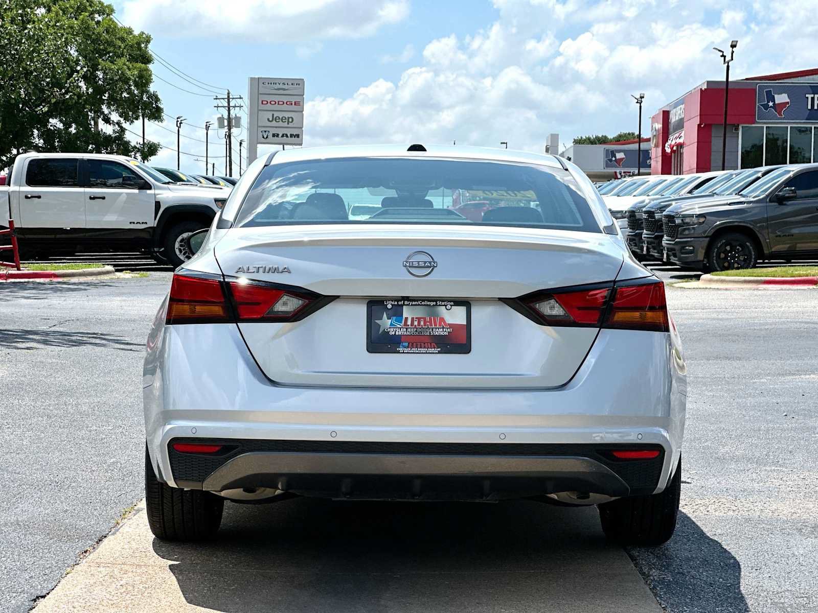 Used 2026 Nissan Altima 2.5 SV FWD image 14