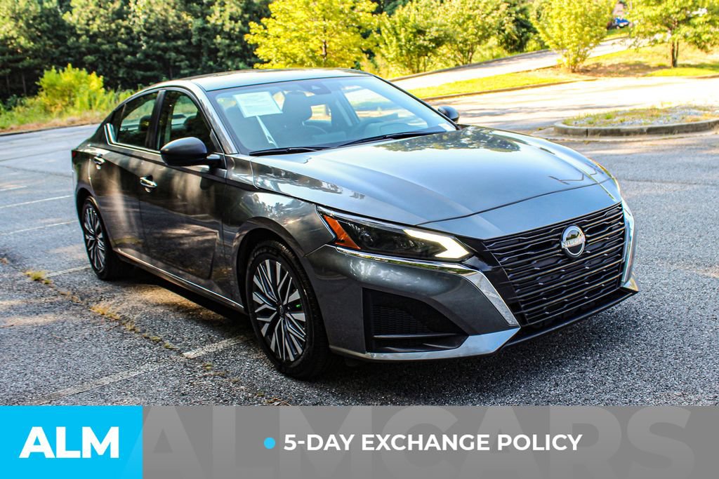 Used 2025 Nissan Altima 2.5 SV FWD image 3
