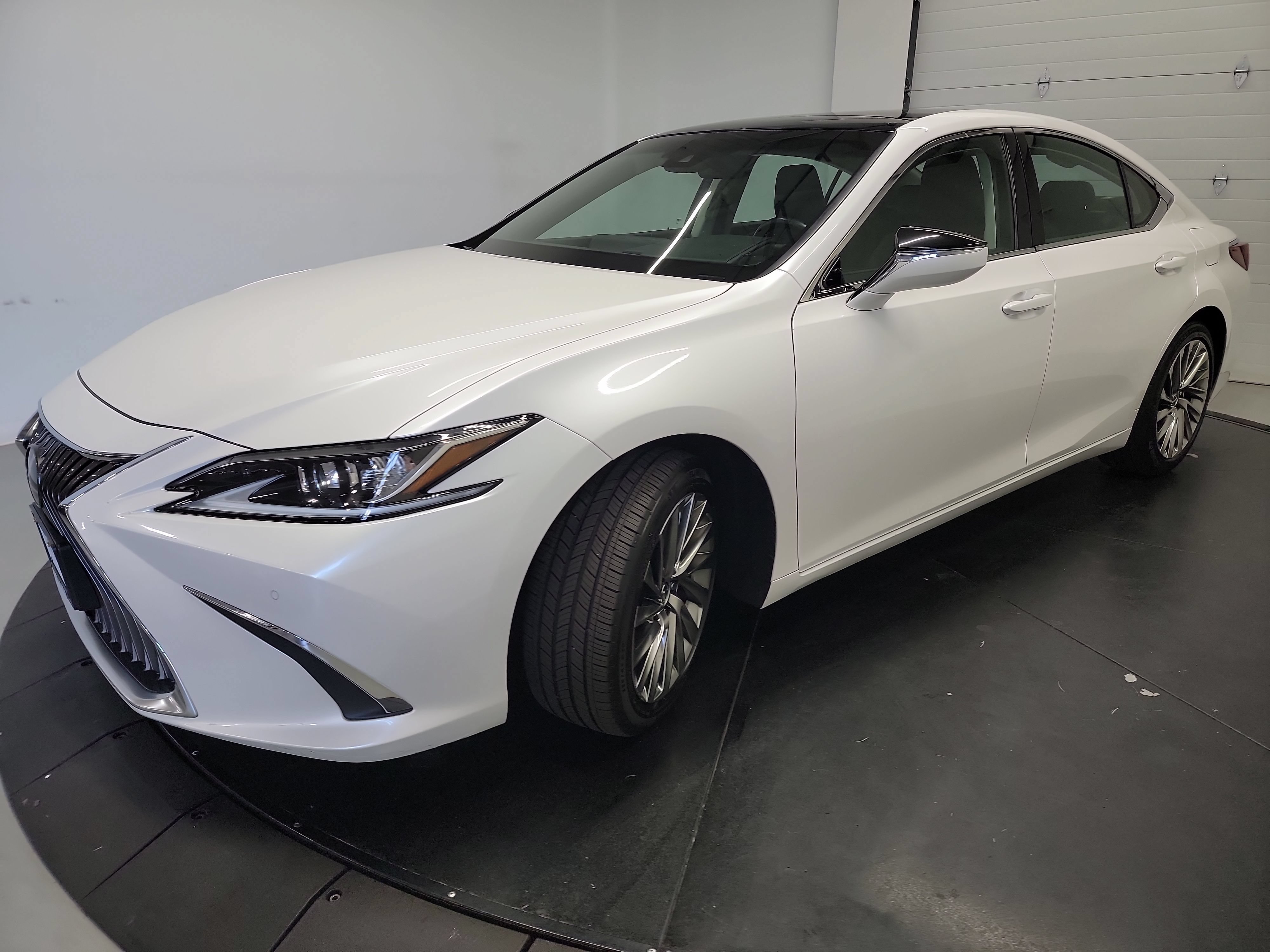 Used 2019 Lexus ES 350 w/ Accessory Package 2 FWD image 3